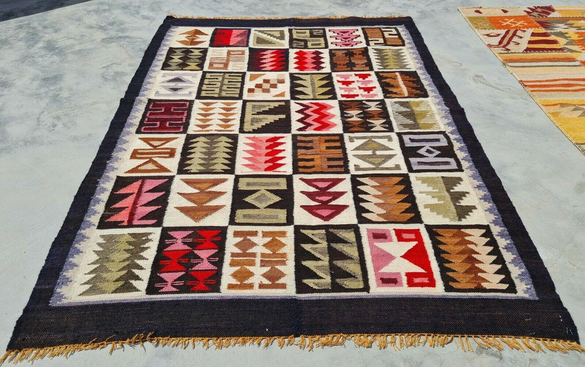 Iraqi Kilim Rug 4' x 5', Hand-Woven Wool, Cream