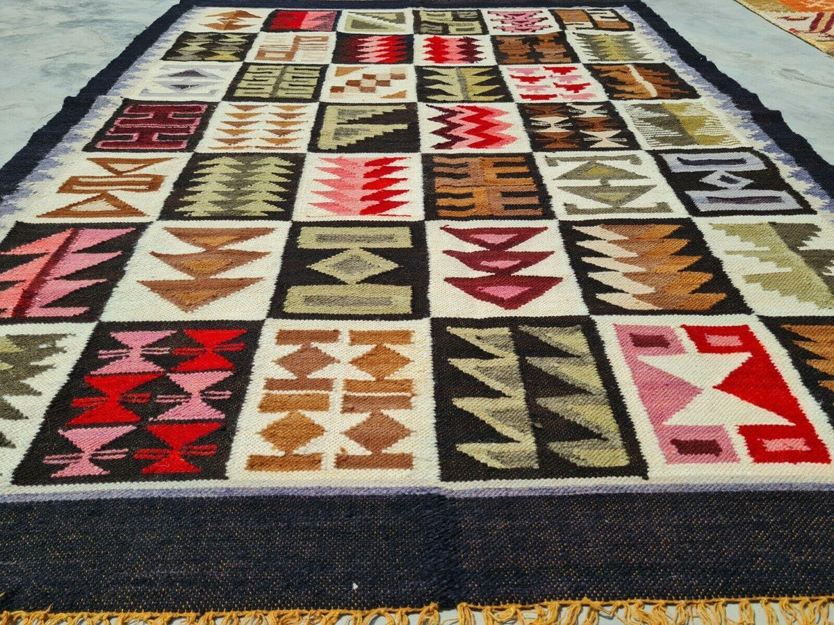 Iraqi Kilim Rug 4' x 5', Hand-Woven Wool, Cream, view 2
