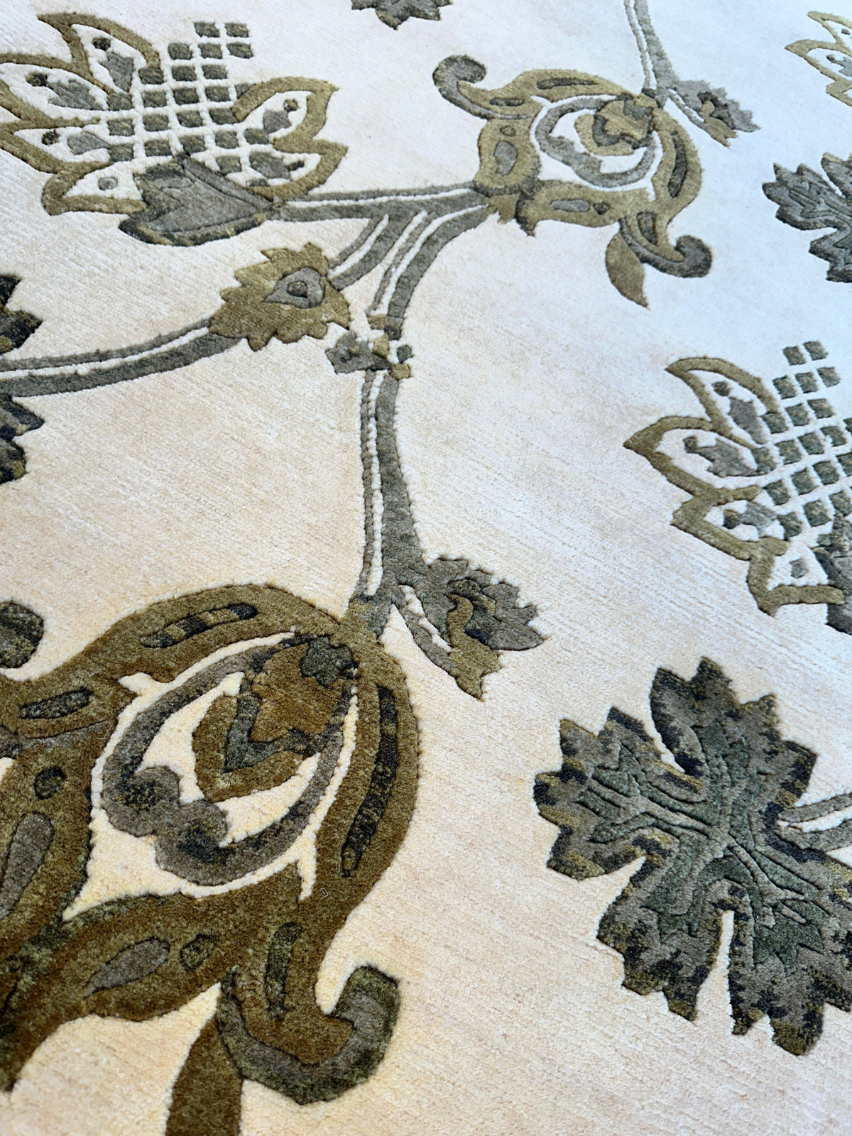 Indian Floral Rug 7'11" x 9'9", Hand-Knotted Wool, Beige & Green, view 4