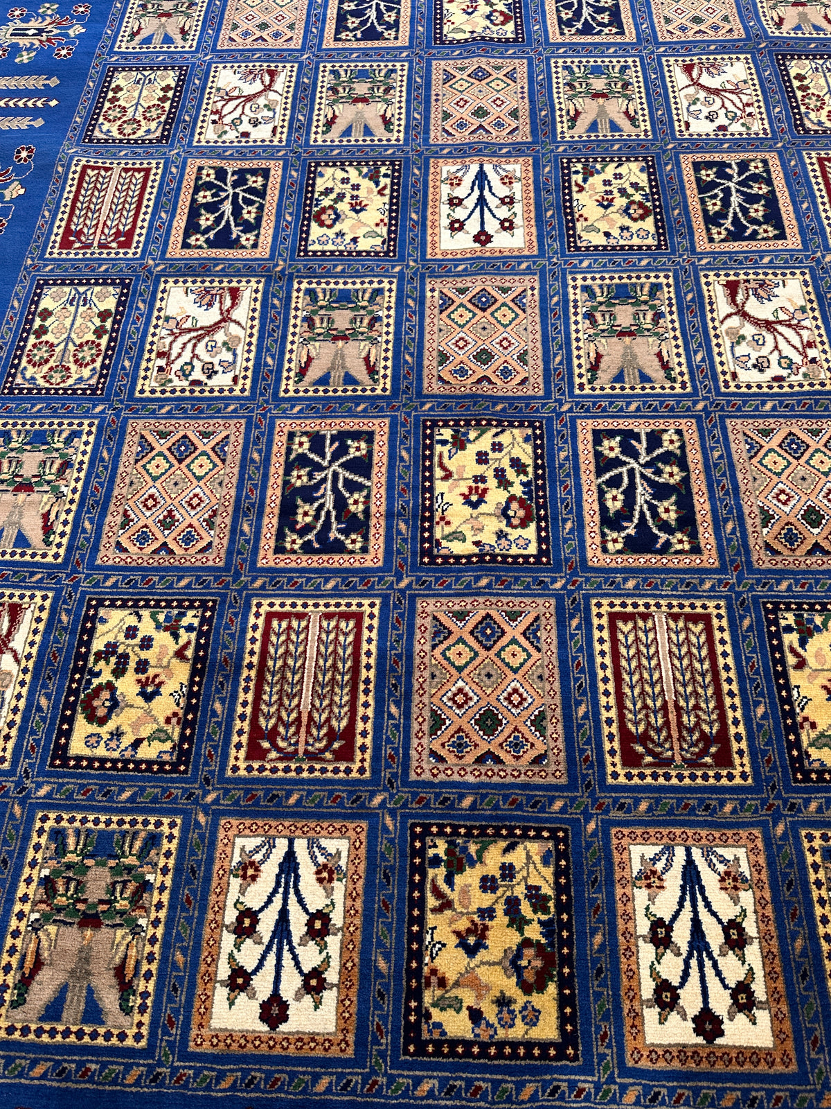Afghan Bakhtiari Rug 6'9" x 9'8", Hand-Knotted Wool, Garden Design, view 4