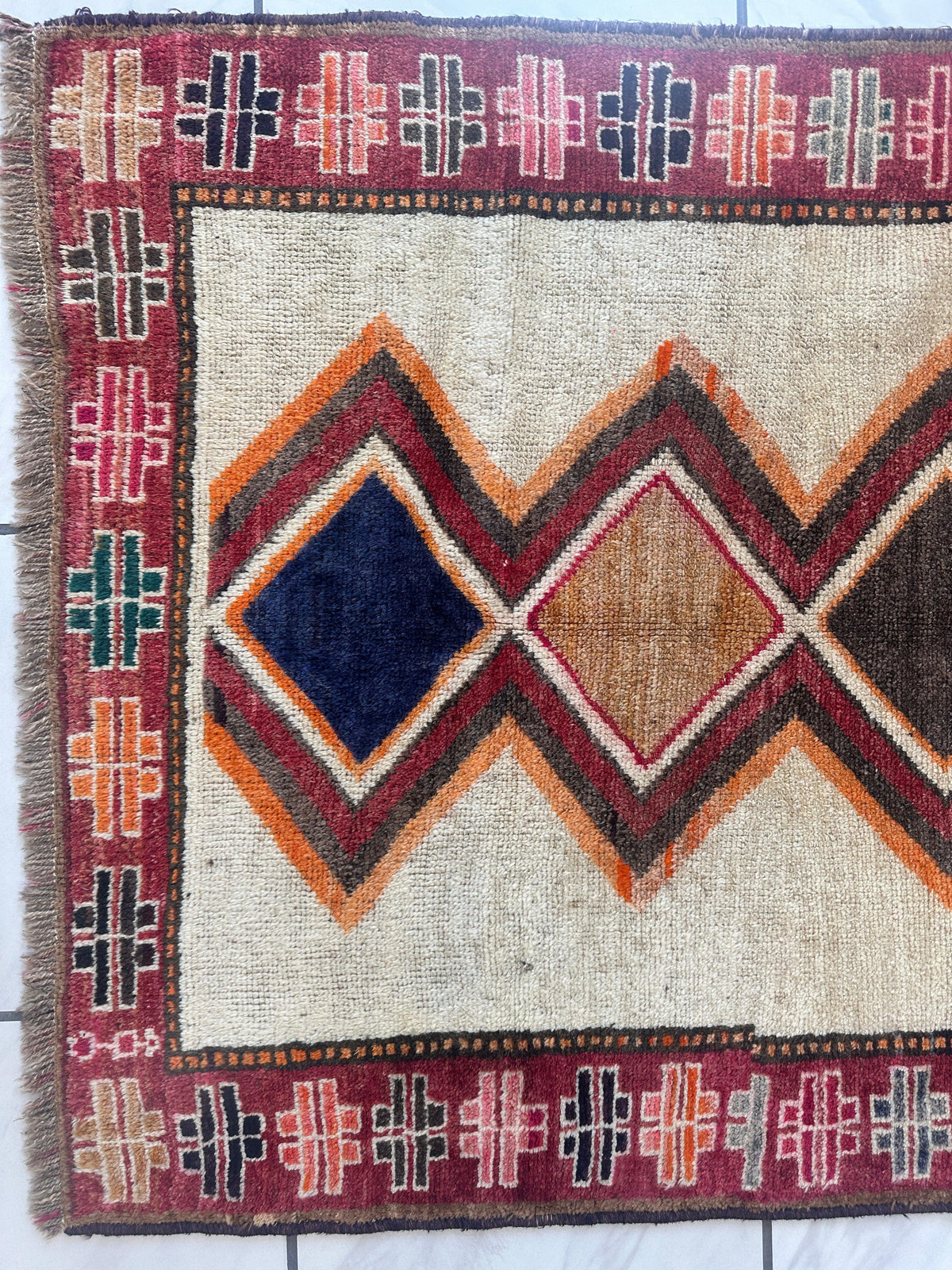 Vintage Persian Qashqai Rug 4'9" x 6'1", Hand-Knotted Wool, 1950s, view 4