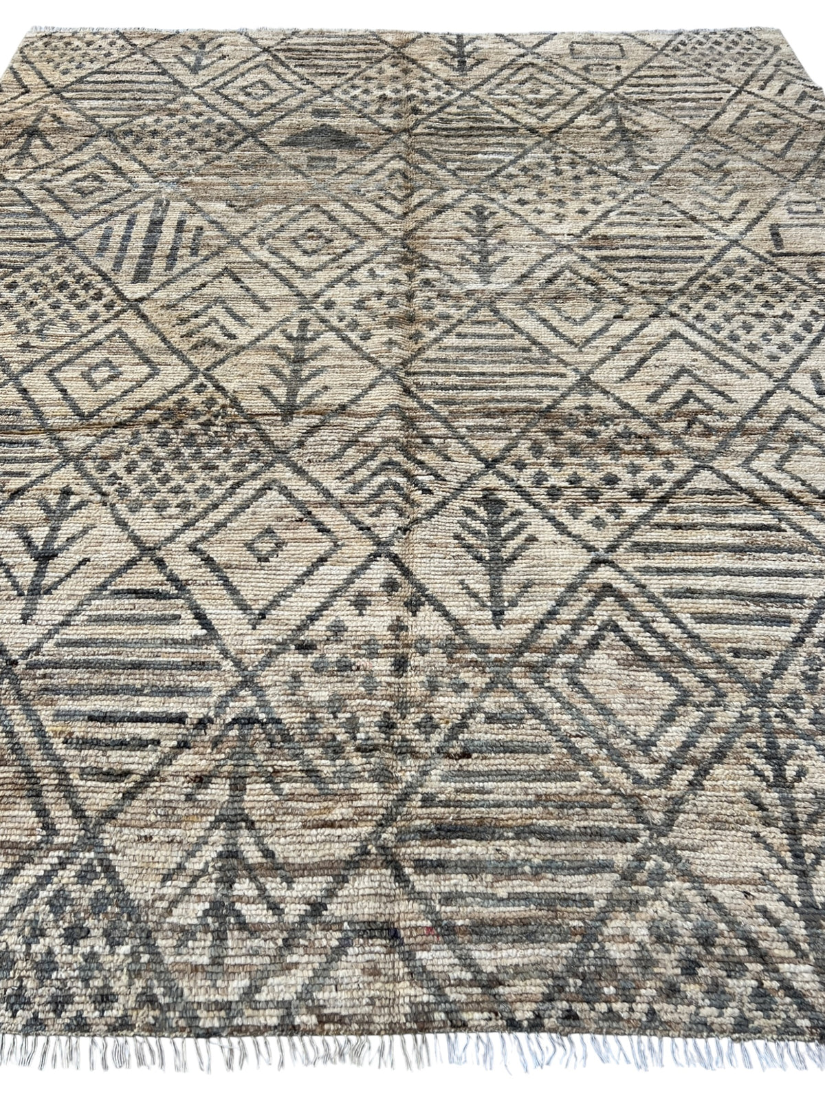 Moroccan-Style Rug 8x10 | Ivory & Charcoal | hand-knotted wool | full view, end