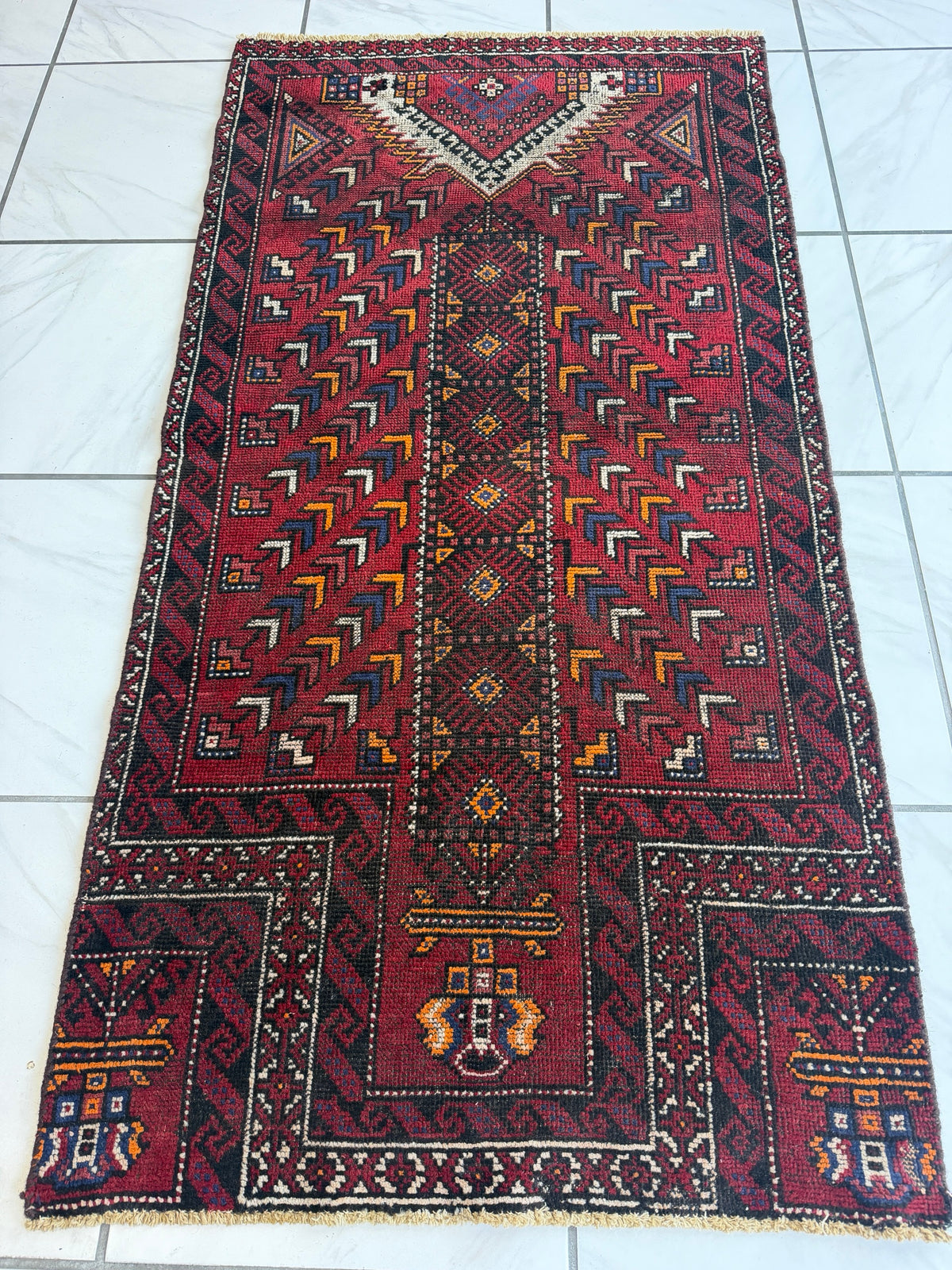 Vintage Baluch prayer rug 3x6 | lying flat, viewed from the other end | red tribal wool