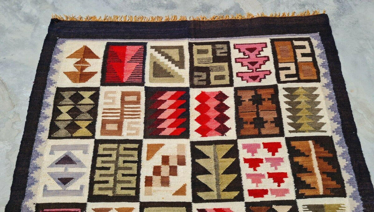 Iraqi Kilim Rug 4' x 5', Hand-Woven Wool, Cream, view 4
